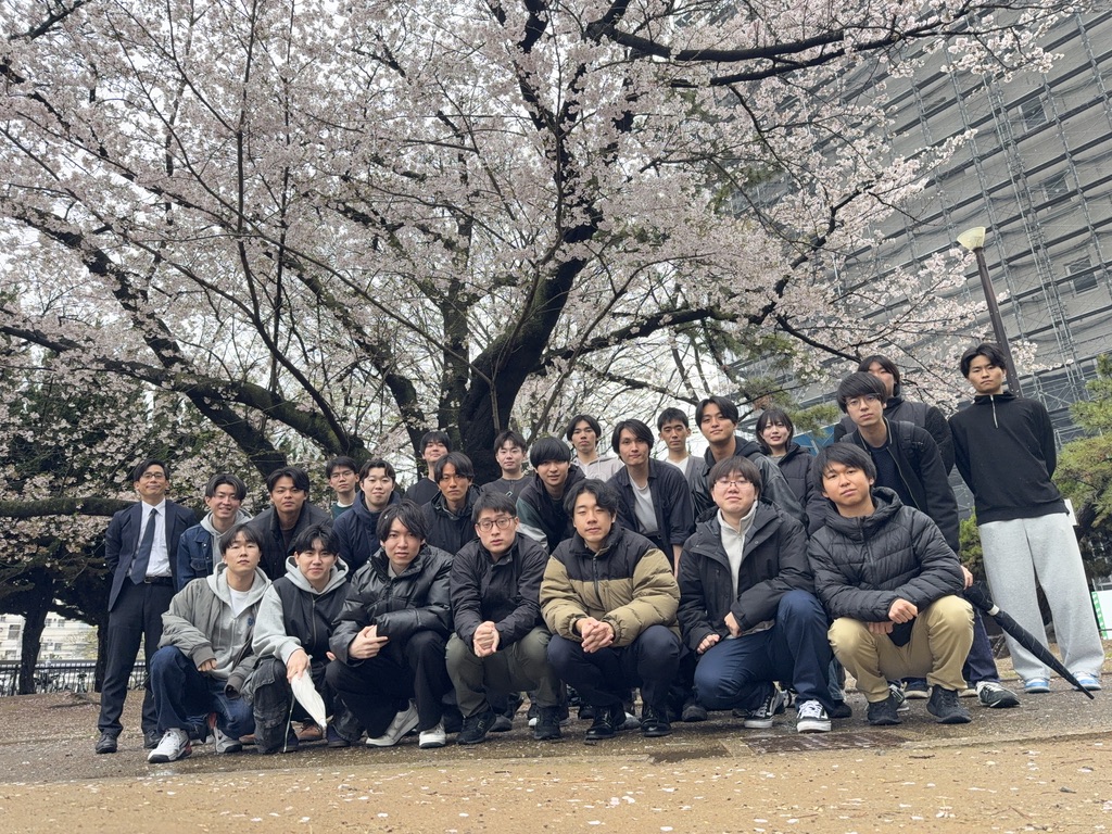 屋外, 人, グループ, 民衆 が含まれている画像
AI 生成コンテンツは誤りを含む可能性があります。