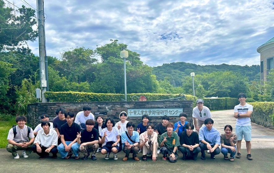 人, 屋外, 民衆, フロント が含まれている画像
自動的に生成された説明