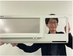 屋内, 人, オーブン, 男 が含まれている画像
自動的に生成された説明
